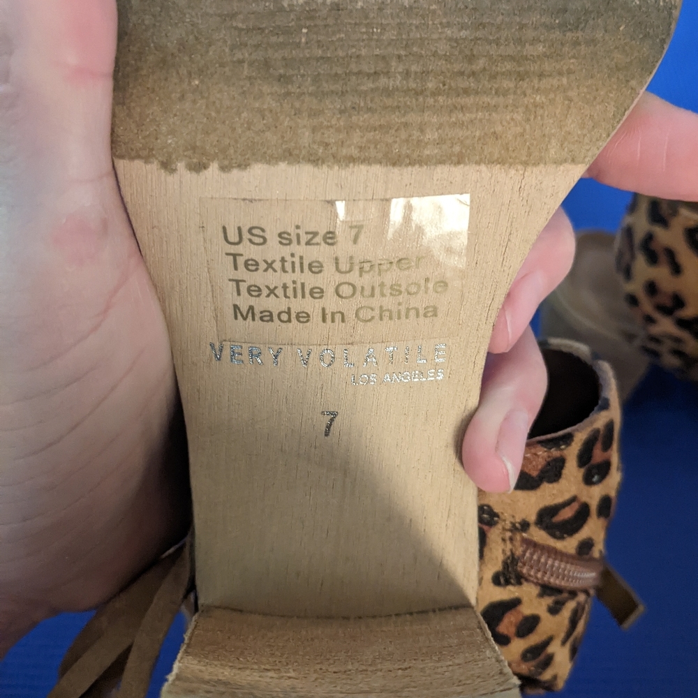 Very Volatile Heels - Picture 8 of 8